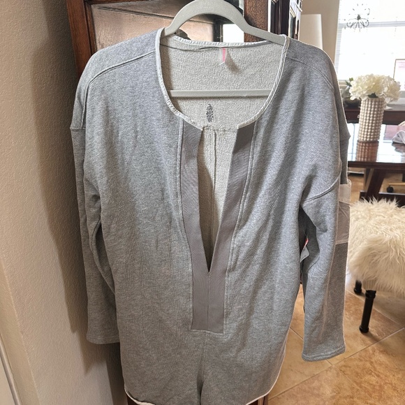 Free People Movement Romper Size XS Gray 1 Piece Take the Plunge - Picture 2 of 4